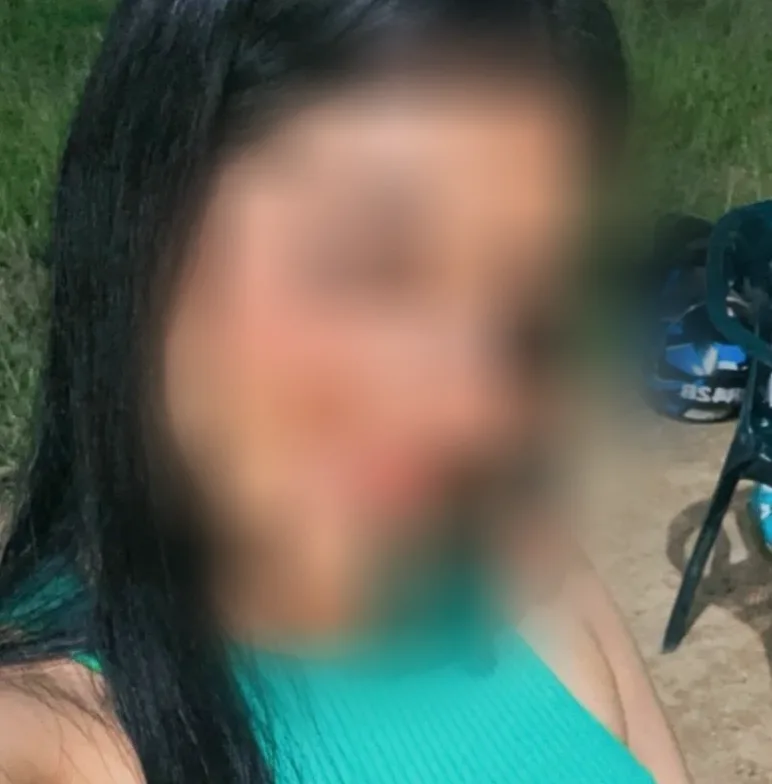 Amira, 20