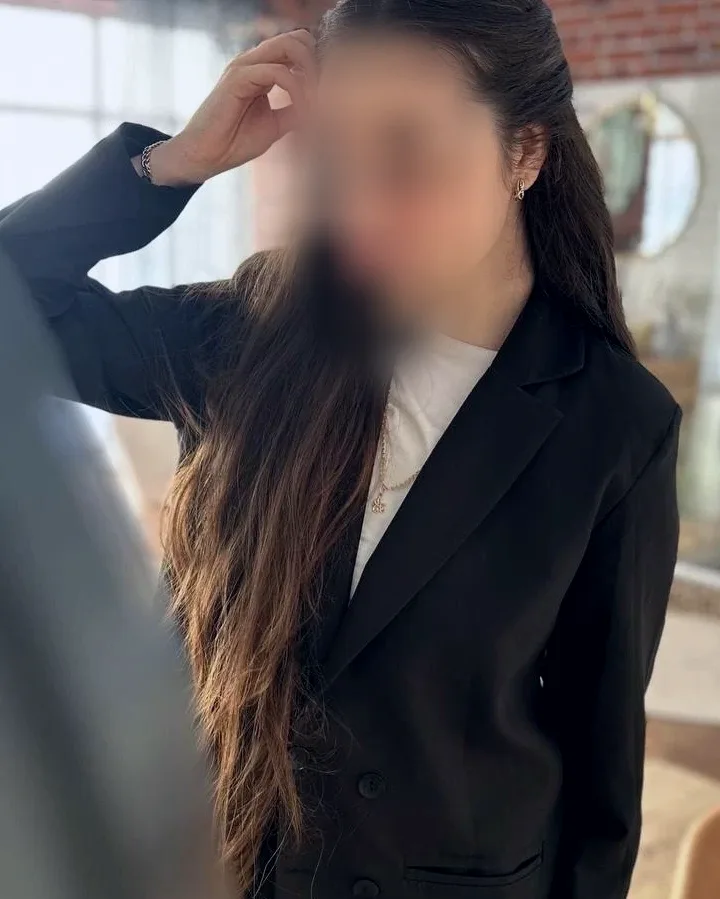 Viktoria, 21