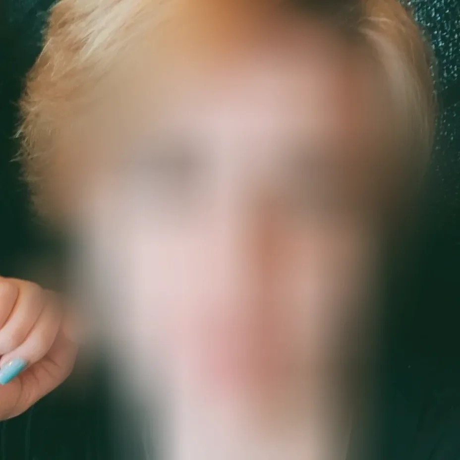 Viktoria, 26